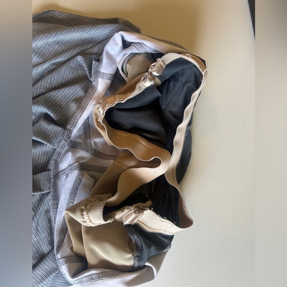 Lululemon Run: Your Heart Out Tank in Heather Blurred Grey / White Coal ~ size 8 - Picture 8 of 9